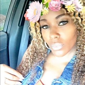 Meet your Posher, Simone